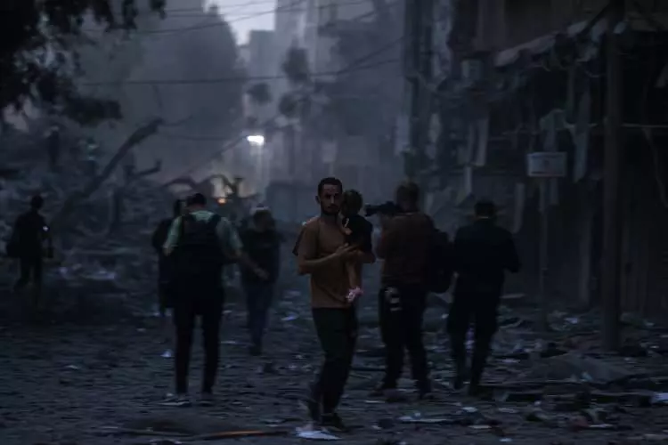 İşgalci İsrail, Gazze'de sivilleri bombalıyor! 33