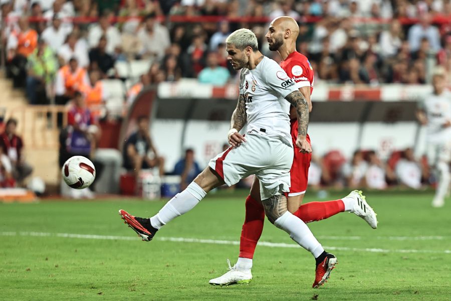 Okan Buruk'la İcardi'den 2 yıldıza fırça! Biri yanına pas atamadı diğeri top kayıplarıyla çıldırttı 2