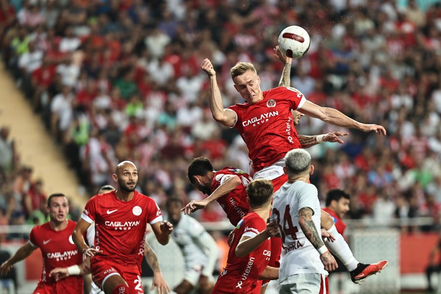 Okan Buruk'la İcardi'den 2 yıldıza fırça! Biri yanına pas atamadı diğeri top kayıplarıyla çıldırttı 7