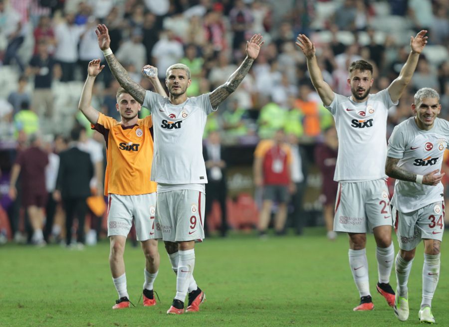 Okan Buruk'la İcardi'den 2 yıldıza fırça! Biri yanına pas atamadı diğeri top kayıplarıyla çıldırttı 21