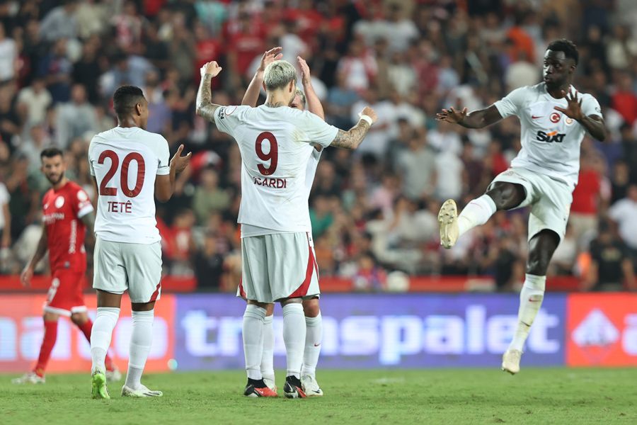 Okan Buruk'la İcardi'den 2 yıldıza fırça! Biri yanına pas atamadı diğeri top kayıplarıyla çıldırttı 30