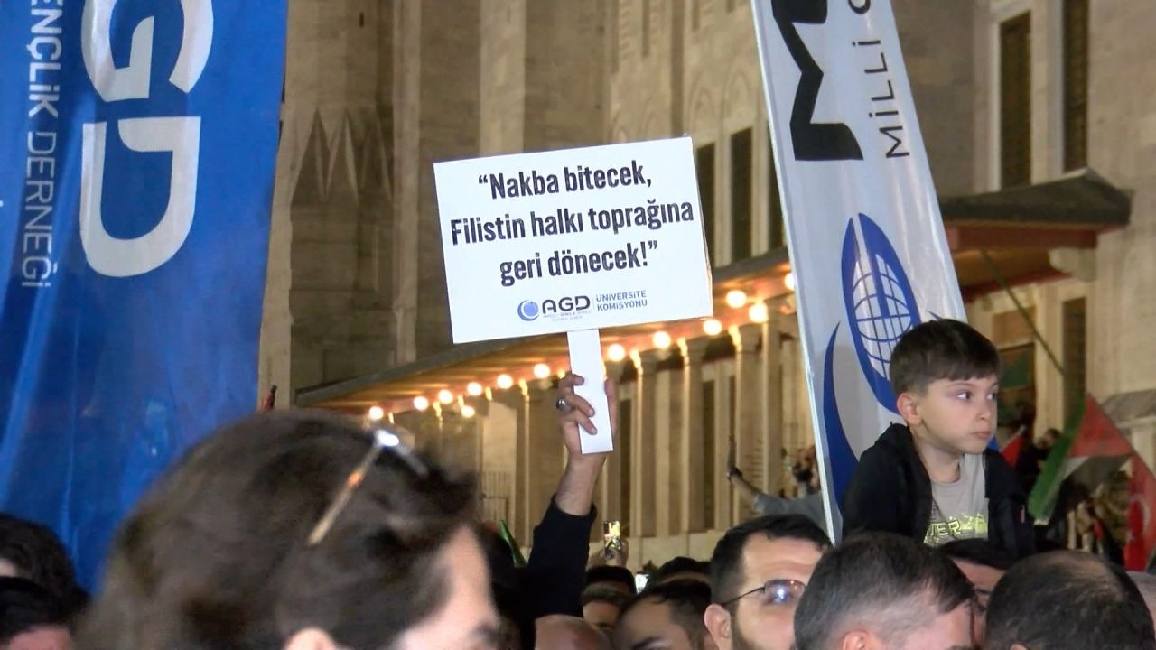 İsrail'in saldırılarının ardından Fatih'te binlerce kişi Filistin'e destek olmak için bir araya geldi! 2