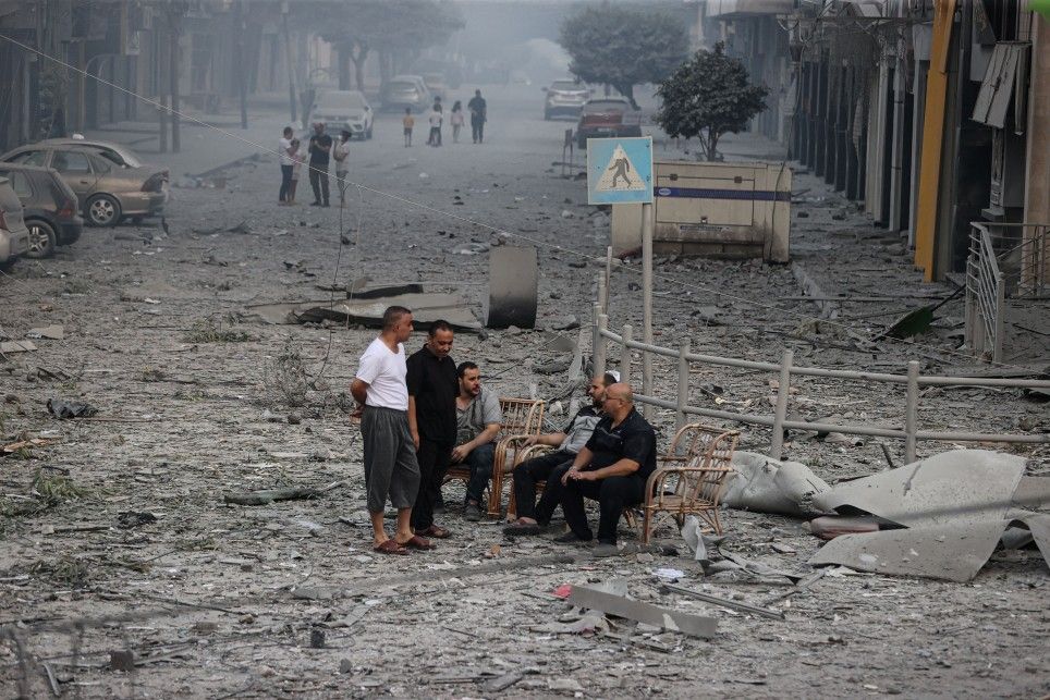 İsrail saldırıya devam ediyor: Gazze'de yıkımın boyutunu gösteren kareler... 1