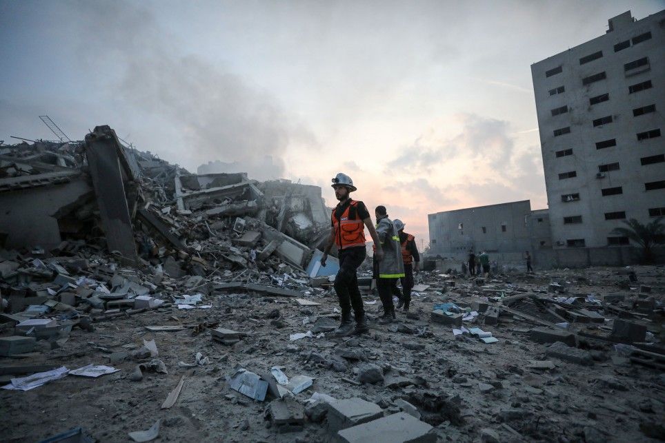 İsrail saldırıya devam ediyor: Gazze'de yıkımın boyutunu gösteren kareler... 8