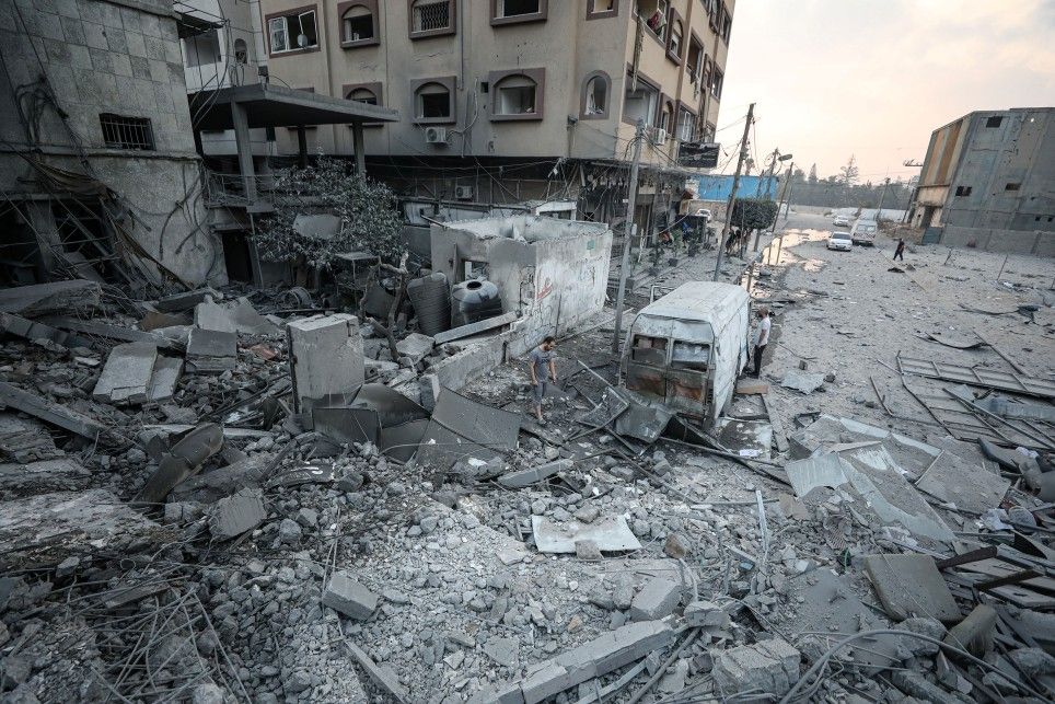 İsrail saldırıya devam ediyor: Gazze'de yıkımın boyutunu gösteren kareler... 13