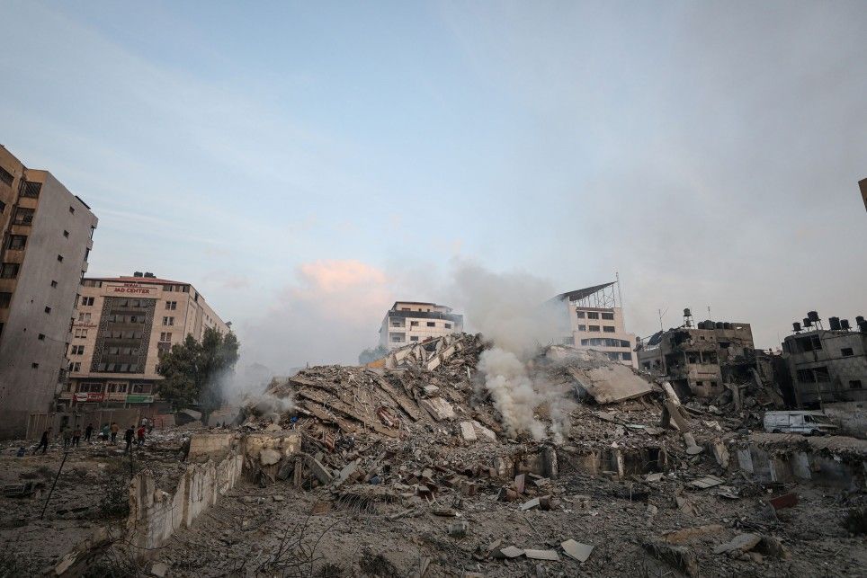 İsrail saldırıya devam ediyor: Gazze'de yıkımın boyutunu gösteren kareler... 11