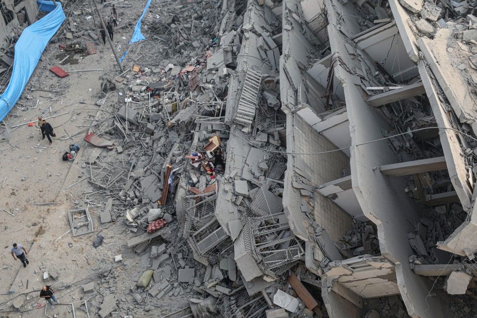İsrail saldırıya devam ediyor: Gazze'de yıkımın boyutunu gösteren kareler... 39