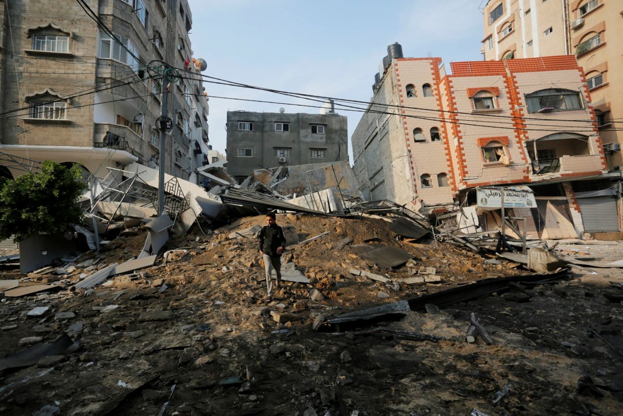İsrail saldırıya devam ediyor: Gazze'de yıkımın boyutunu gösteren kareler... 46