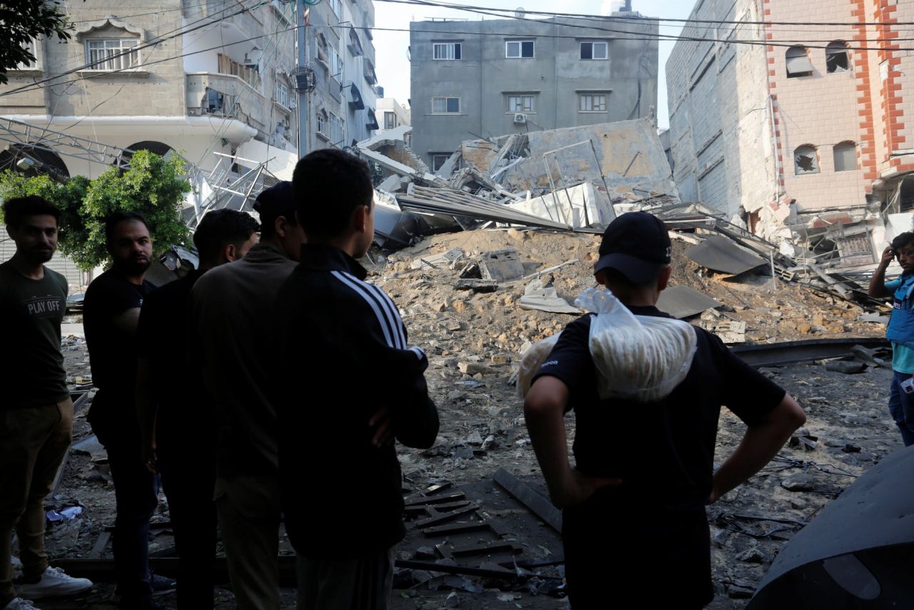 İsrail saldırıya devam ediyor: Gazze'de yıkımın boyutunu gösteren kareler... 47