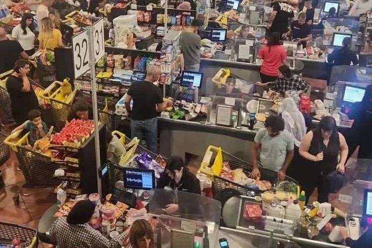 Komutanlıktan dikkat çeken mesaj: İsrailliler marketlere akın etti! 1