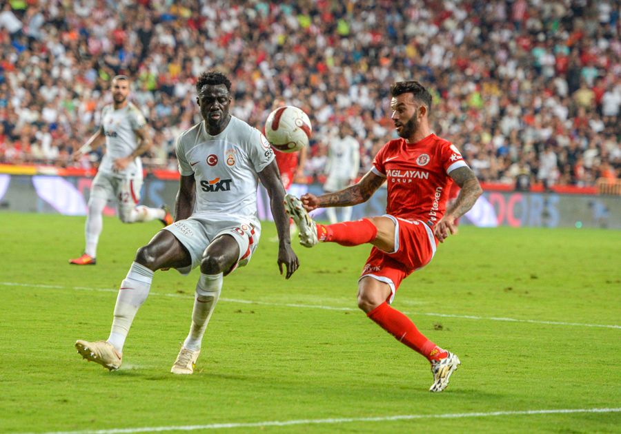 Okan Buruk'un Gomis pişmanlığını açıkladı: Yerine alınan golcü 7 maçta 0 gol 0 asist yaptı 10