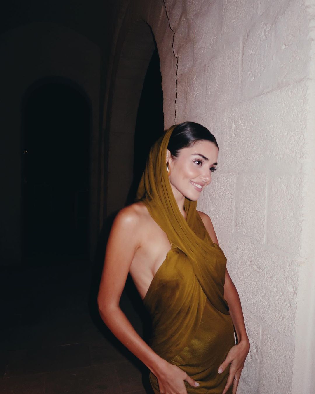 Hande Erçel'in tarzına beğeni ve yorum yağdı! 4