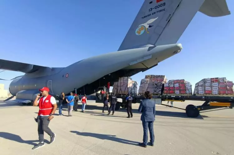 Türkiye'nin askeri uçakları Gazze için Mısır'a indi! 3
