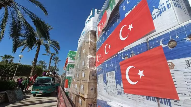 Türkiye'nin askeri uçakları Gazze için Mısır'a indi! 5