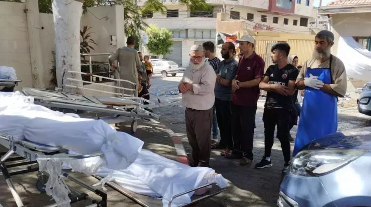 Gazze'de insani kriz her geçen gün derinleşiyor: Morglarda yer kalmadı, cesetler dışarda bekletiliyor 4
