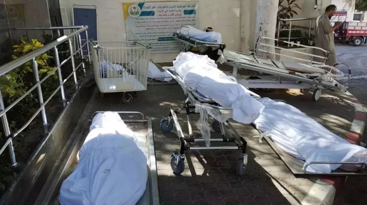 Gazze'de insani kriz her geçen gün derinleşiyor: Morglarda yer kalmadı, cesetler dışarda bekletiliyor 3