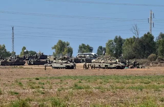İşgalci İsrail ordusunun tankları ve ağır silahları karadan Gazze'ye girmeye hazırlanıyor! Sınırdaki askeri hareketlilik dikkat çekti: Felaketin boyutu giderek artıyor 1