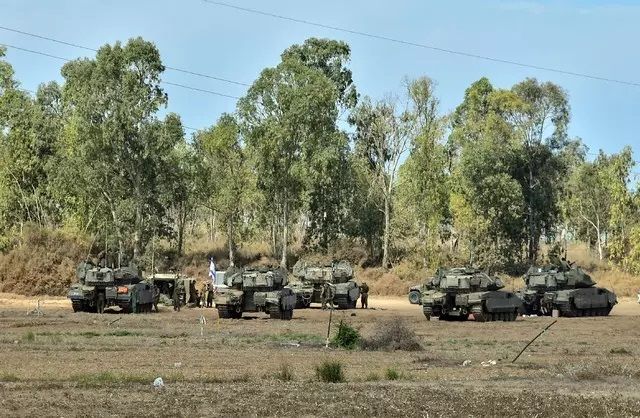 İşgalci İsrail ordusunun tankları ve ağır silahları karadan Gazze'ye girmeye hazırlanıyor! Sınırdaki askeri hareketlilik dikkat çekti: Felaketin boyutu giderek artıyor 2