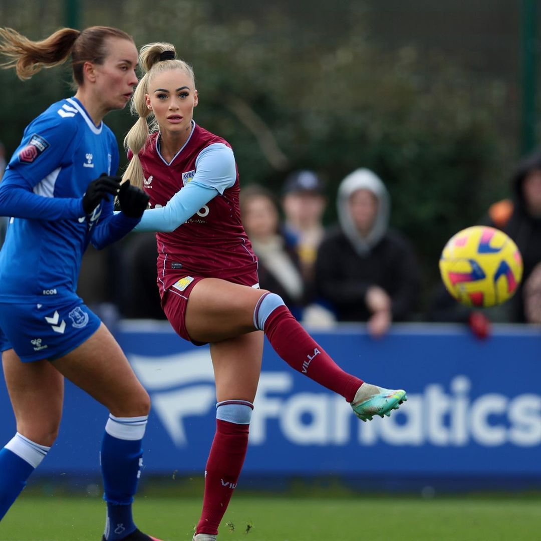 Ünlü futbolcu Alisha Lehmann, çok tanınmış bir isimden aldığı ahlaksız teklifi itiraf etti: Tutkulu bir gece için 110 bin dolar 1
