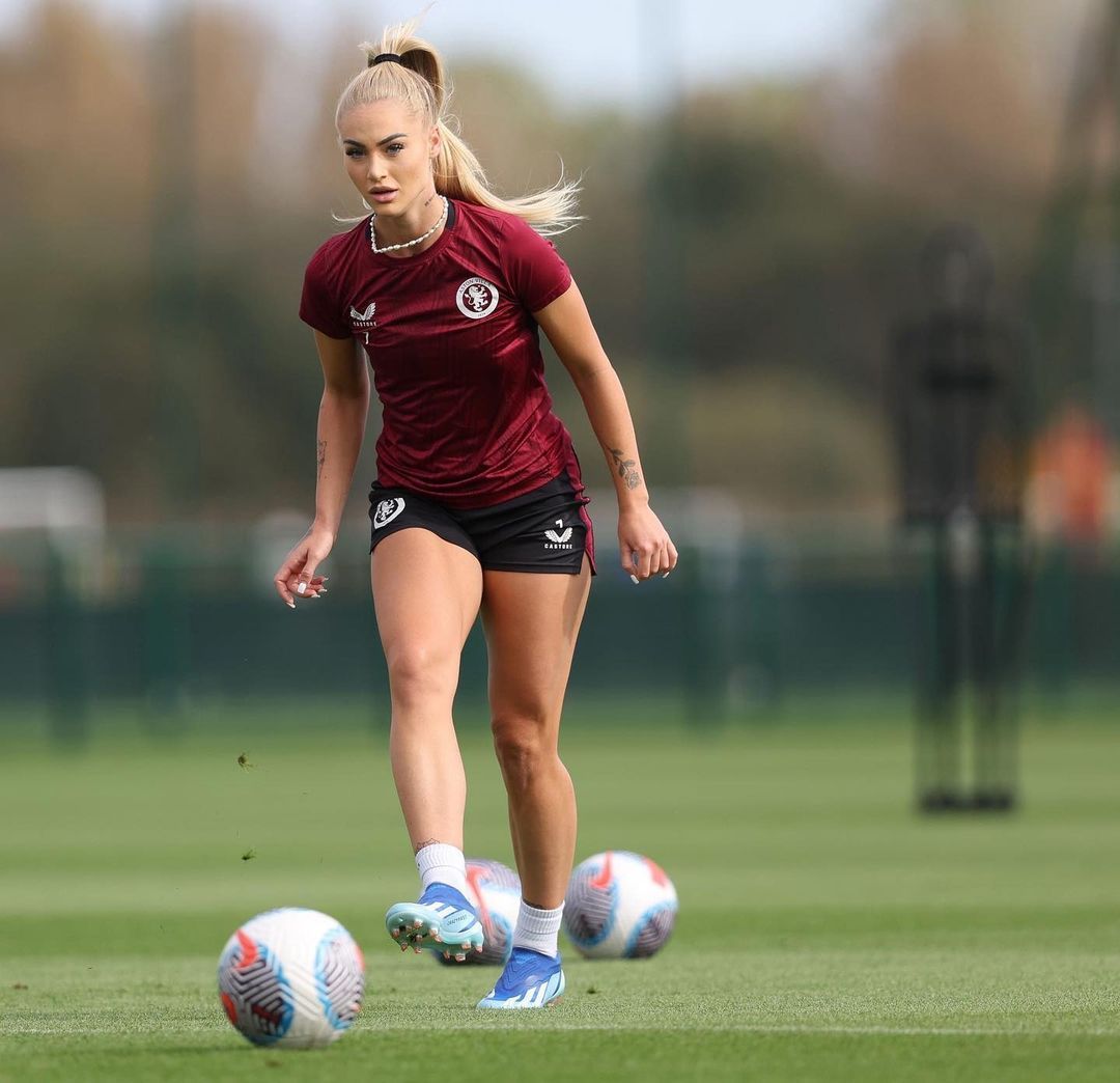 Ünlü futbolcu Alisha Lehmann, çok tanınmış bir isimden aldığı ahlaksız teklifi itiraf etti: Tutkulu bir gece için 110 bin dolar 10