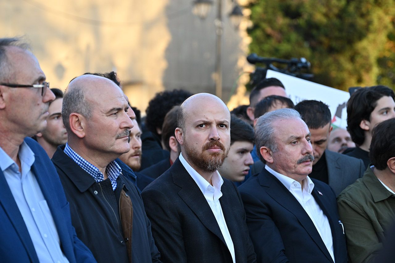 İstanbul’da Filistin’e destek yürüyüşü! Binlerce kişi Beyazıt Meydanı’nda toplandı! Selçuk Bayraktar en önde katıldı 2
