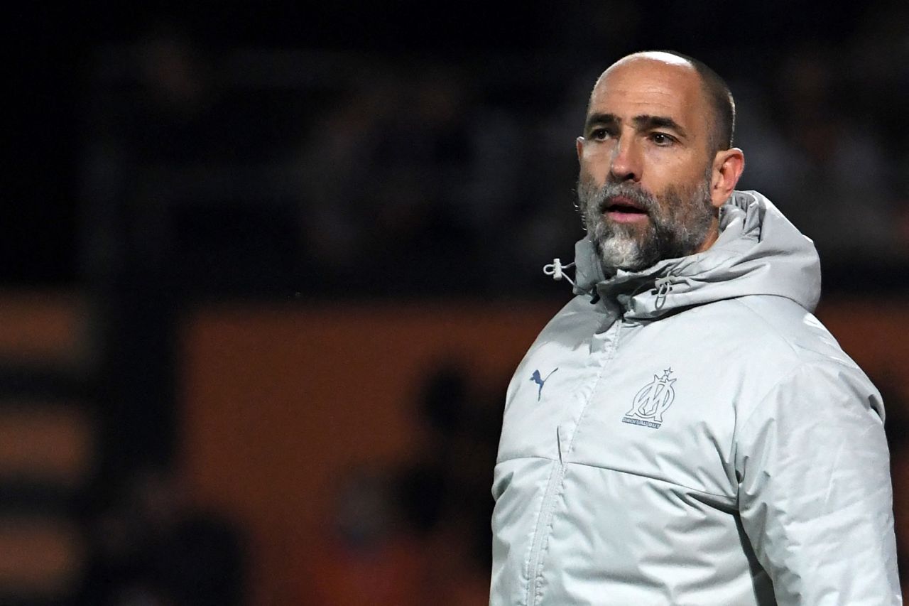 Galatasaray'dan kovulmuştu: Kendisi gelmeden yardımcıları Beşiktaş'a geldi! Kartal'ın yeni teknik direktörü Kongre'yi bekliyor 4