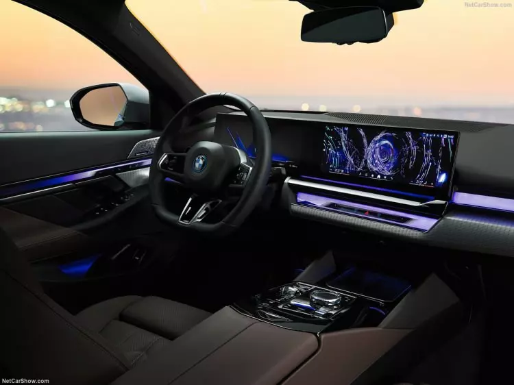 BMW 5 serisi, yepyeni haliyle satışa sunuldu! İşte Türkiye fiyatı... 1