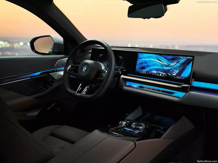 BMW 5 serisi, yepyeni haliyle satışa sunuldu! İşte Türkiye fiyatı... 13