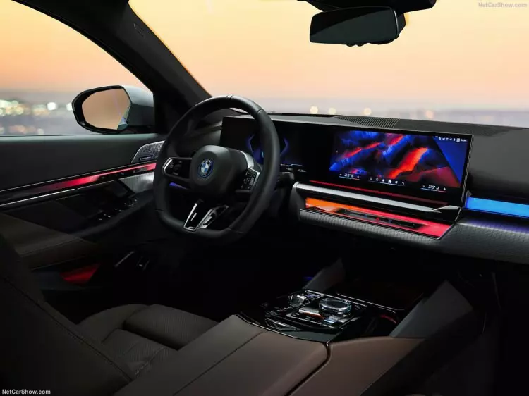 BMW 5 serisi, yepyeni haliyle satışa sunuldu! İşte Türkiye fiyatı... 15