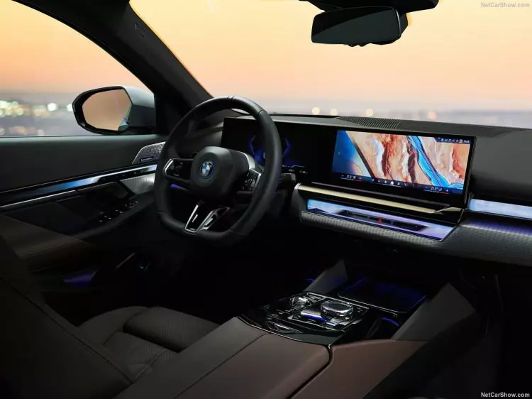 BMW 5 serisi, yepyeni haliyle satışa sunuldu! İşte Türkiye fiyatı... 2
