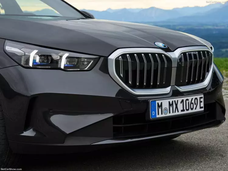 BMW 5 serisi, yepyeni haliyle satışa sunuldu! İşte Türkiye fiyatı... 22
