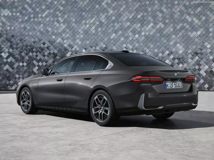 BMW 5 serisi, yepyeni haliyle satışa sunuldu! İşte Türkiye fiyatı... 23
