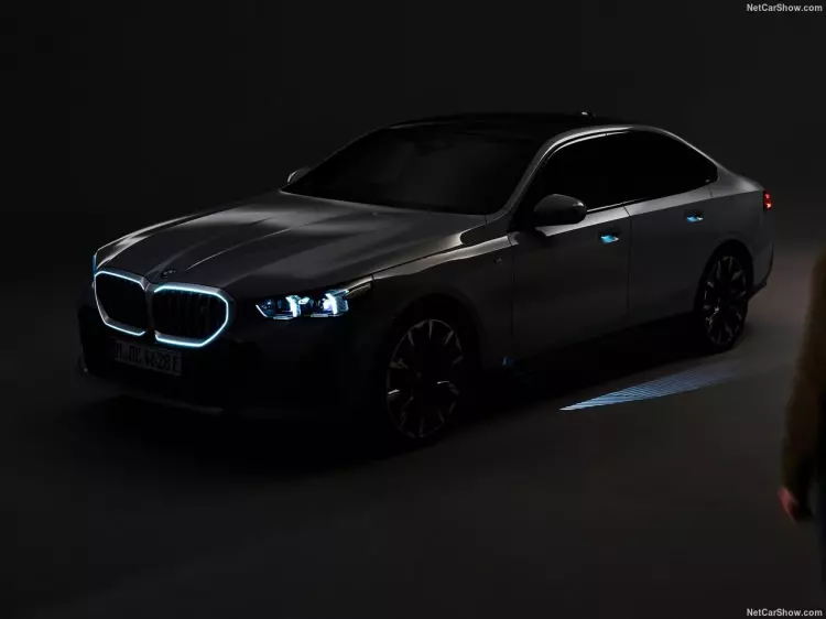 BMW 5 serisi, yepyeni haliyle satışa sunuldu! İşte Türkiye fiyatı... 24