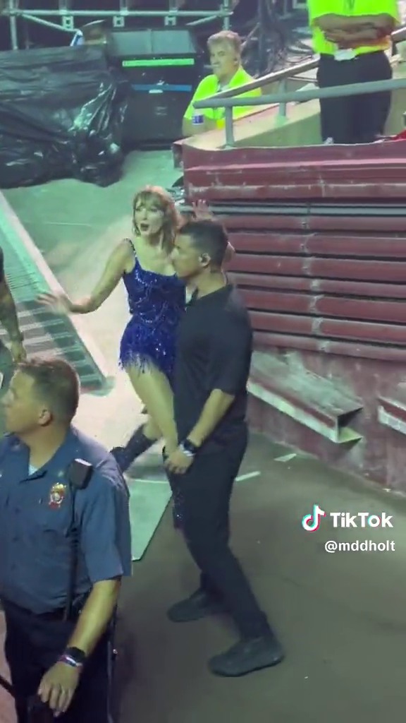 Taylor Swift'in koruması ünlü şarkıcıya tepki gösterdi! İsrail'e gidip savaşa katıldı! 5