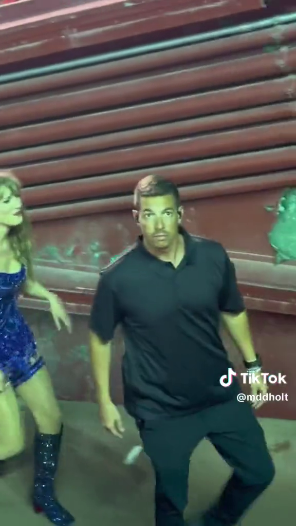 Taylor Swift'in koruması ünlü şarkıcıya tepki gösterdi! İsrail'e gidip savaşa katıldı! 8