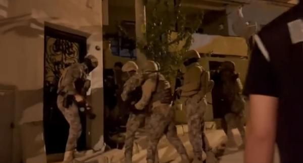 Yasadışı çetelere yurt çapında dev operasyon: 150 şüpheli yakalandı! İşte operasyon görüntüleri... 1