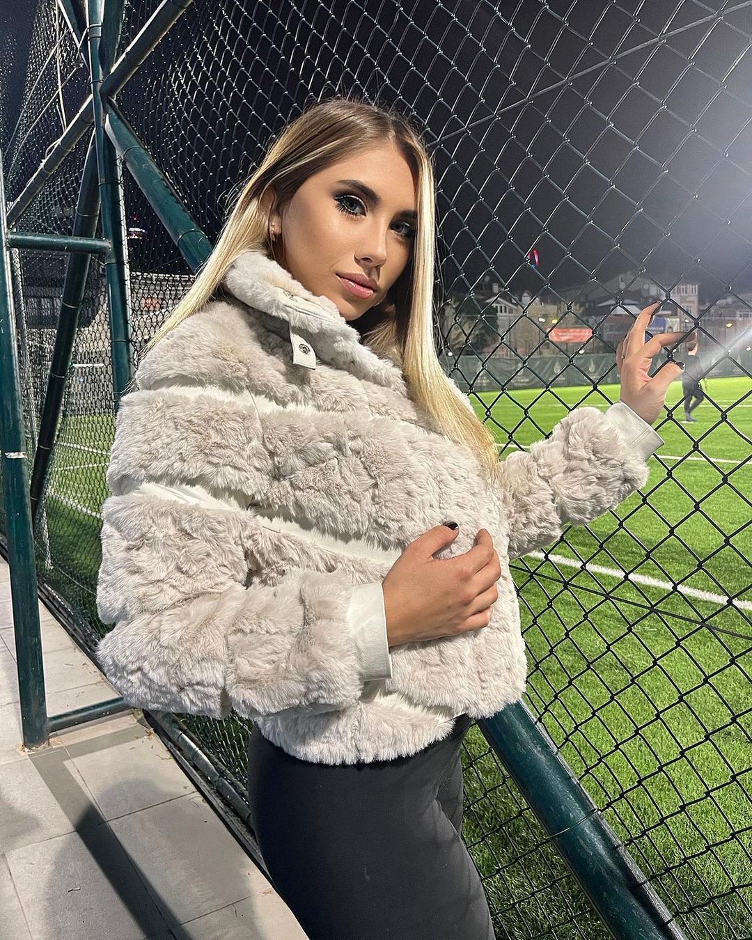 Kadın hakemi gören tribünlerden "Hakeme Kalkan Eller Kırılsın" tezahüratı yükseldi! Hakem Elif Karaarslan da gülümseyerek cevap verdi 10