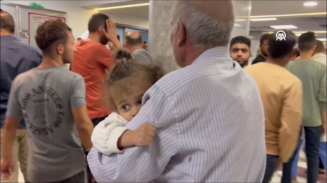 İsrail Gazze'de hastane vurdu! İşte o görüntüler... 26