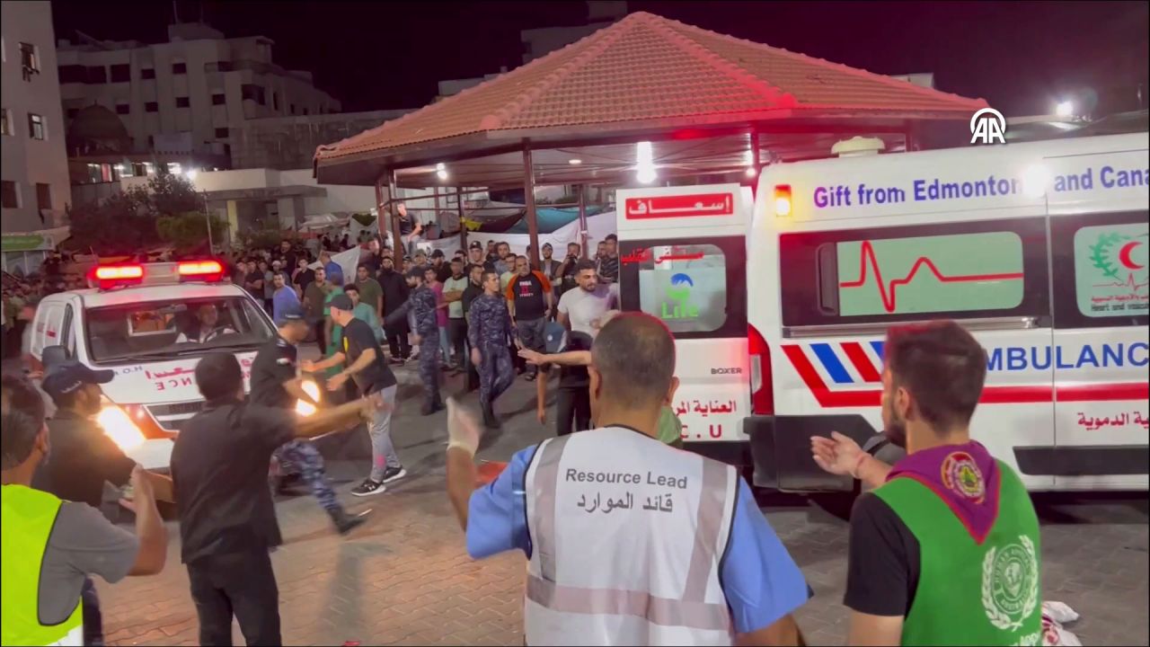 İsrail Gazze'de hastane vurdu! İşte o görüntüler... 27