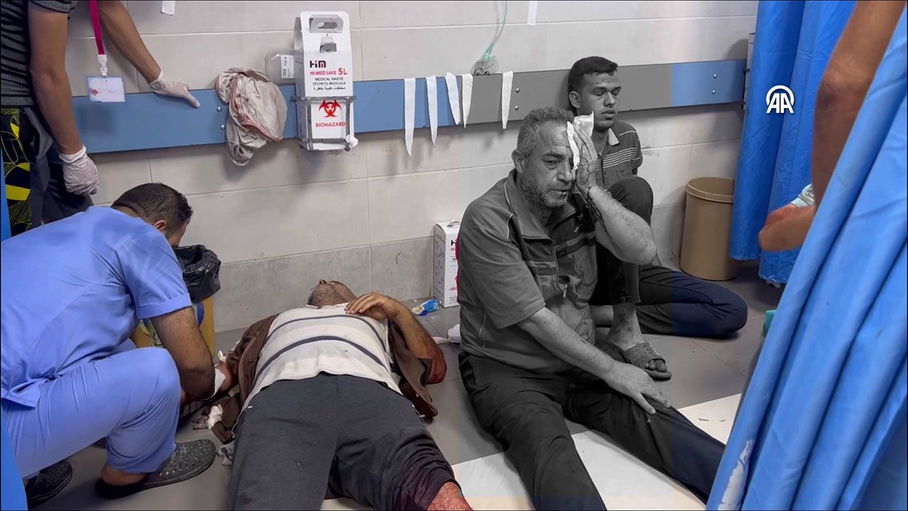 İsrail Gazze'de hastane vurdu! İşte o görüntüler... 21