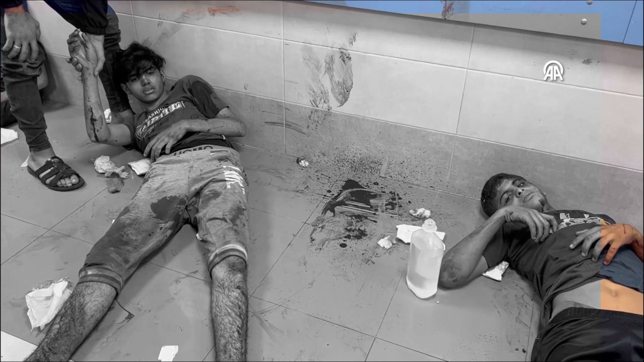 İsrail Gazze'de hastane vurdu! İşte o görüntüler... 22