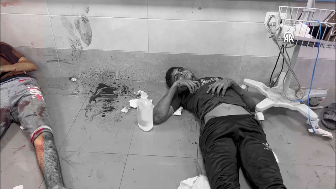 İsrail Gazze'de hastane vurdu! İşte o görüntüler... 23