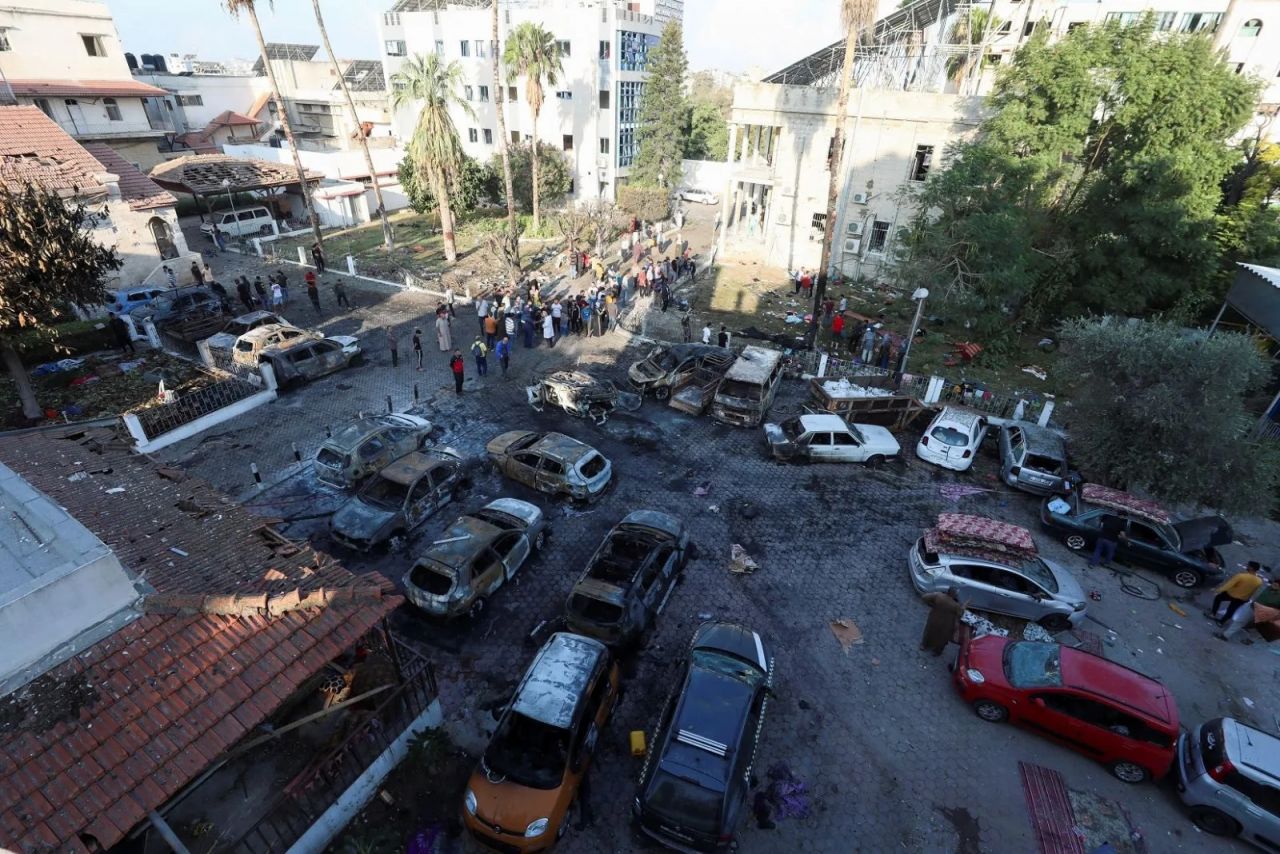 Ajanslar, İsrail katliamını bu fotoğraflarla dünyaya duyurdu! İşte hastane saldırısından çarpıcı fotoğraflar... 14