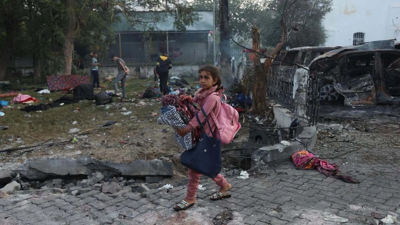 Ajanslar, İsrail katliamını bu fotoğraflarla dünyaya duyurdu! İşte hastane saldırısından çarpıcı fotoğraflar... 2