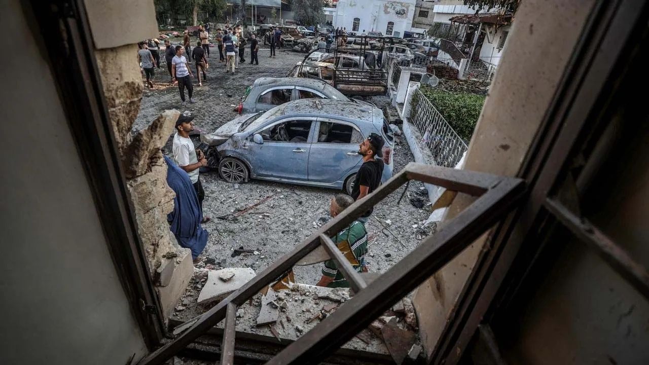 Ajanslar, İsrail katliamını bu fotoğraflarla dünyaya duyurdu! İşte hastane saldırısından çarpıcı fotoğraflar... 5