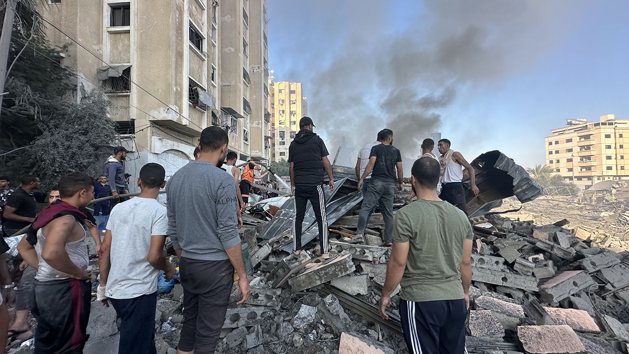 İsrail Gazze'de cami vurdu: Çok sayıda ölü ve yaralı var! 2
