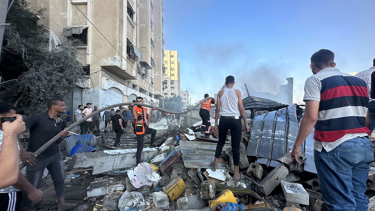 İsrail Gazze'de cami vurdu: Çok sayıda ölü ve yaralı var! 9