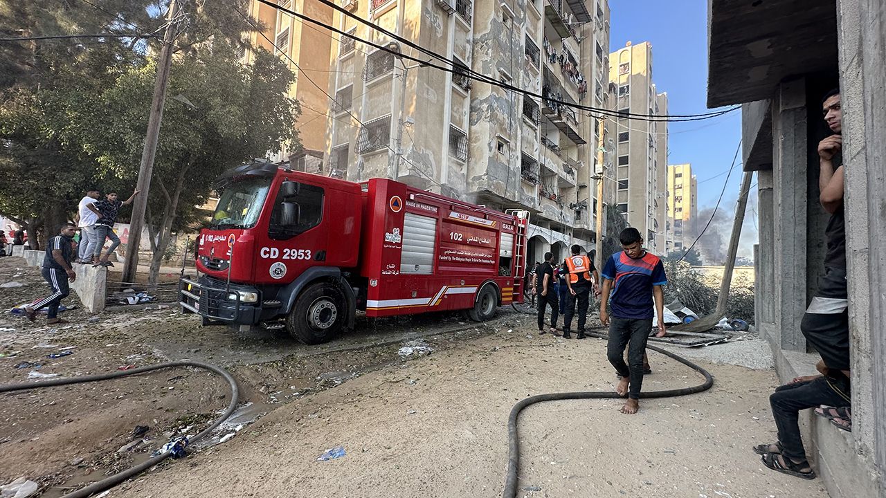İsrail Gazze'de cami vurdu: Çok sayıda ölü ve yaralı var! 11