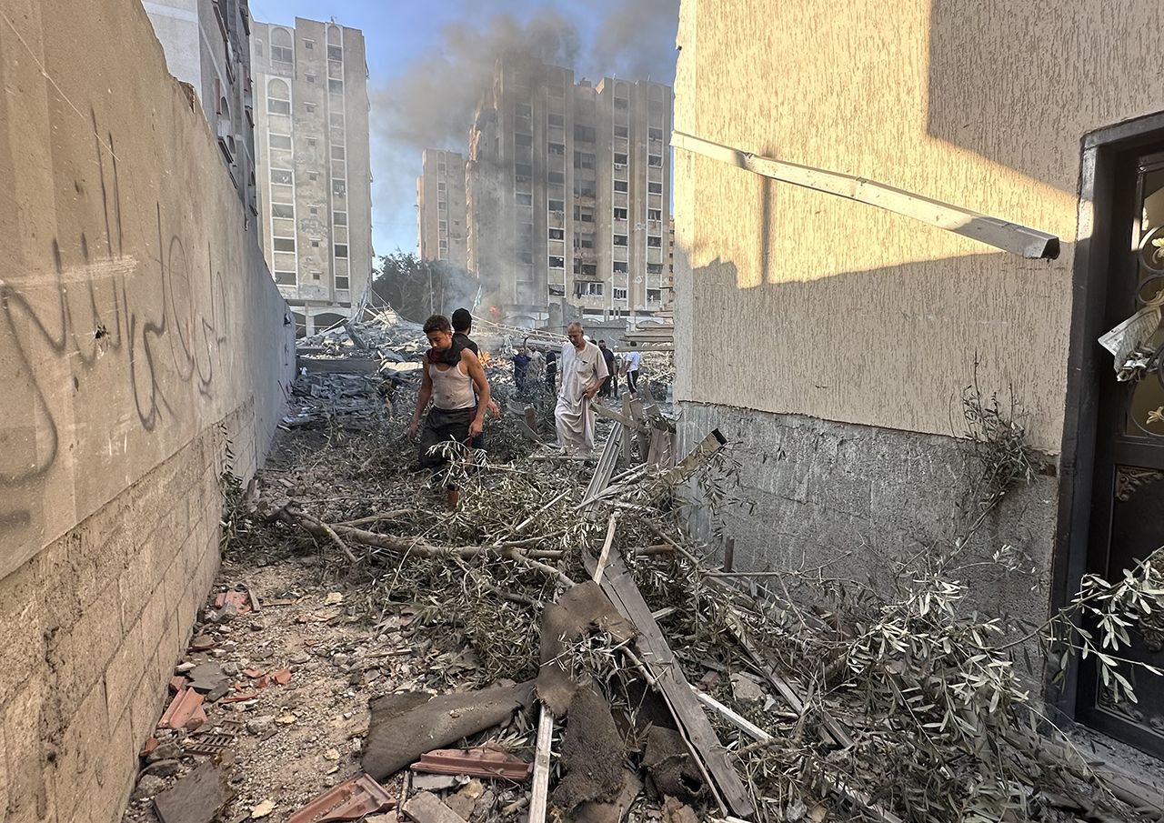 İsrail Gazze'de cami vurdu: Çok sayıda ölü ve yaralı var! 13