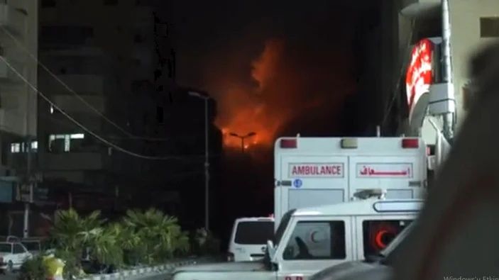 İsrail'den skandal bir bombardıman daha: 8 bin Filistinlinin bulunduğu hastaneyi ablukaya aldılar! 3